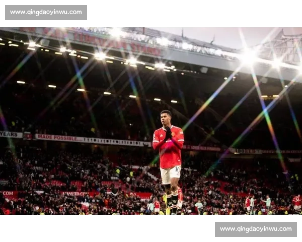 德比前夜插曲：拉什福德看曼联比赛，球迷刷屏红魔情怀